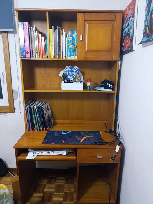 Cama solteiro + secretária + colchão