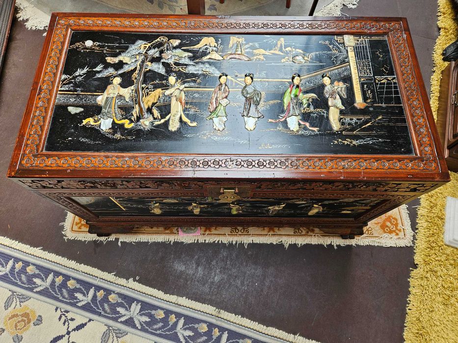 ARCA ORIENTAL EM CÂNFORA - Com ricos motivos decorativos e