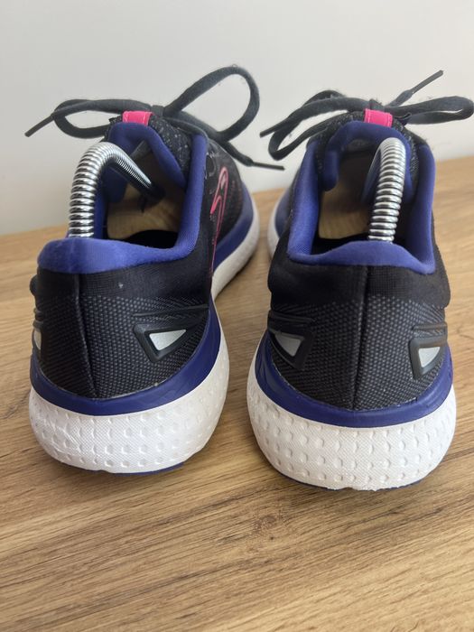 Продам якісні бігові кросівки Brooks Glycerin 19.