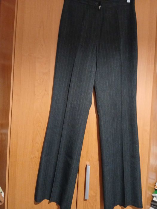 r. 40 SPODNIUM komplet elegancki pionowe prążki /spodnie + żakiet