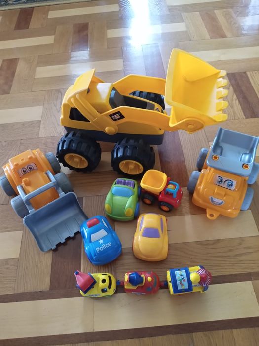 Дитячі іграшкові машинки