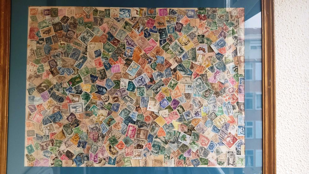 Moldura com selos originais
