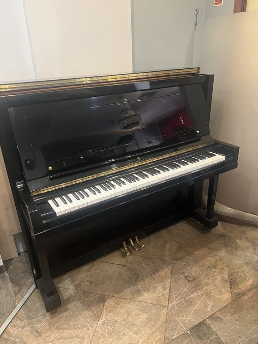 Piano vertical steinway modelo K