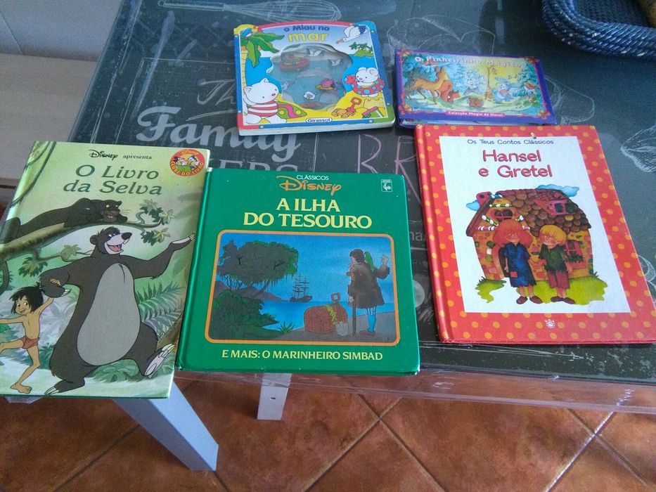 Livros Infanto-juvenis Livro da Selva A ilha do Tesouro Hansel e Grete