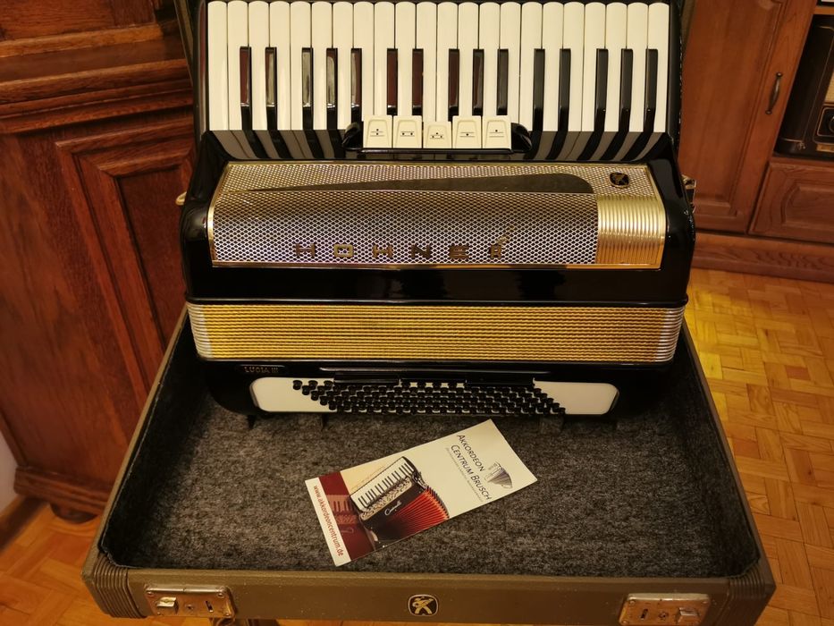 Akordeon Hohner Lucia III z futerałem