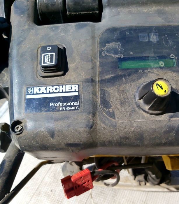 Szorowarka maszyna sprzątająca Karcher