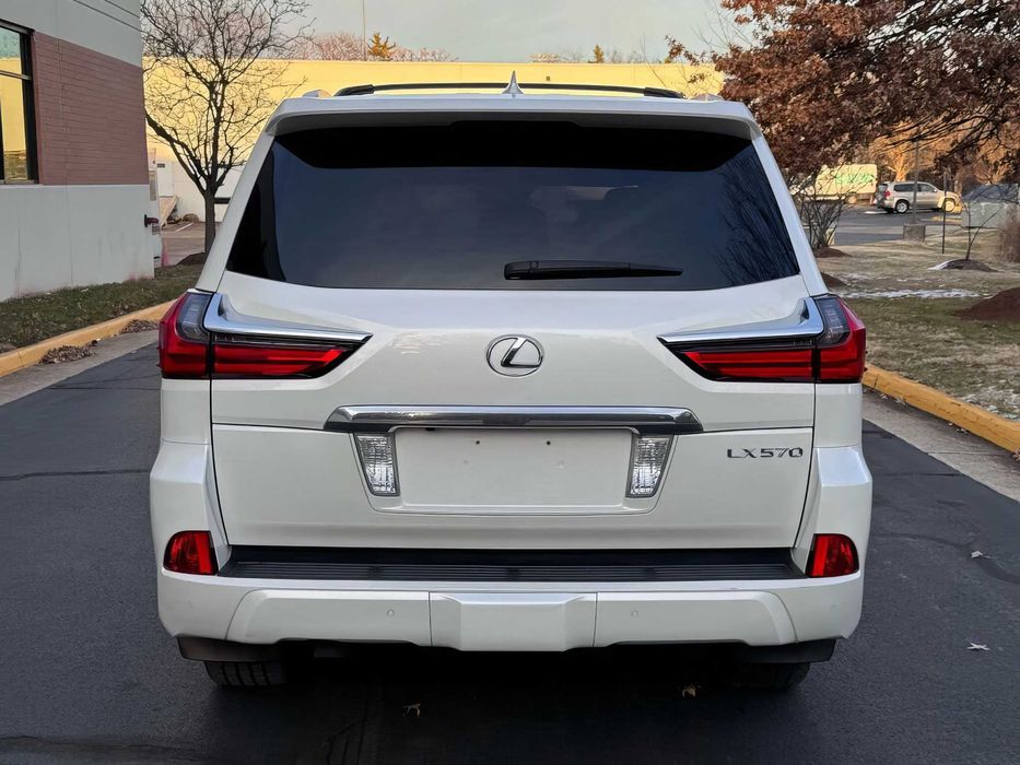 Lexus LX 570      2016