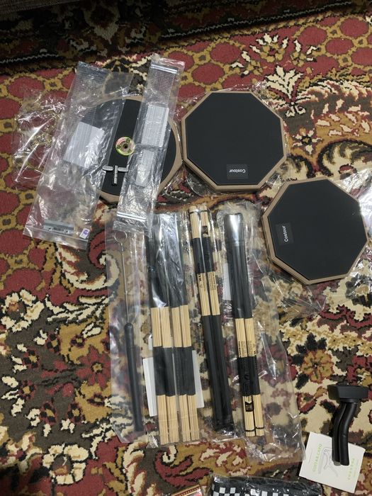 Педаль для бас бочки (барабана), педи, пружини для барабана, щотки.