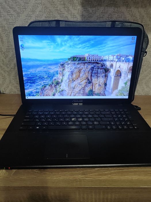ASUS 17.3" (4 ядра / 1ТБ) + Чехол та Оригінальна зарядка