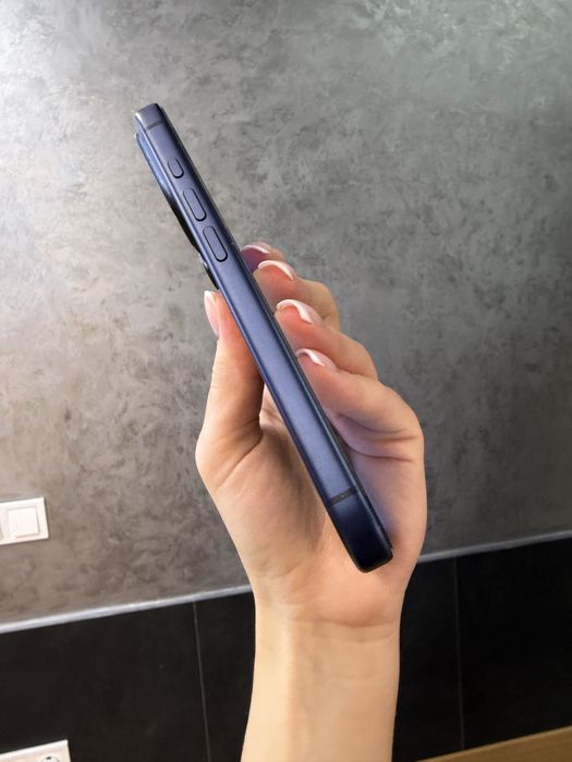 Б/у IPHONE 17Pro 512 Deep Blue Neverlock Костюшка,5 igrand