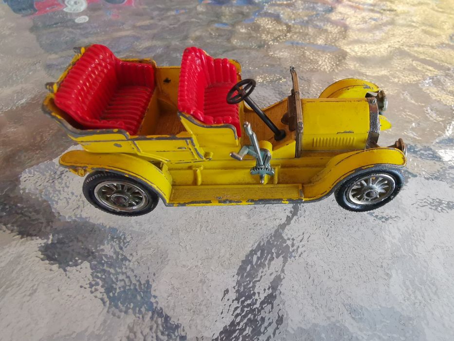 Miniaturas Lesney e Majorette para restaurar.