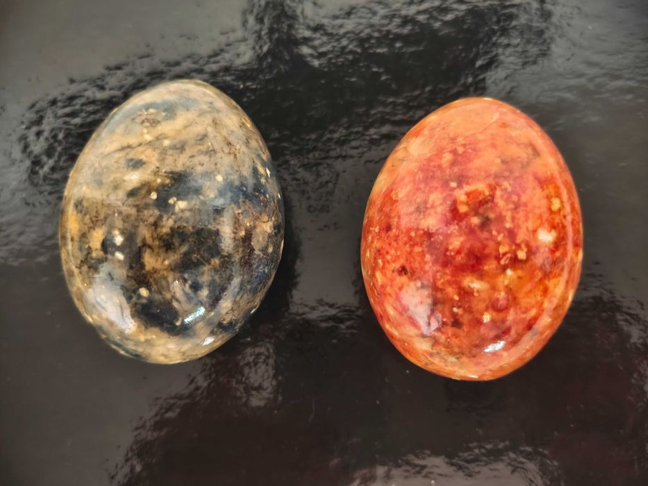 Ovos decorativos esculpidos em alabastro, fabricado em Itália