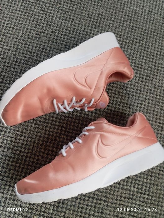 buty damskie satynowe Nike Tanjun Premium r. 42,5