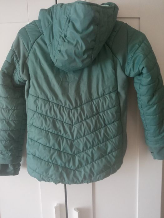 Zielona kurtka przejściowa dla dziewczynki.Decathlon rozm.128.