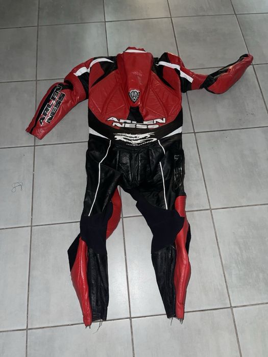 Покраска кожи,  шуб,,перешив ,,ремонт кожаных изделий ,полировка шуб