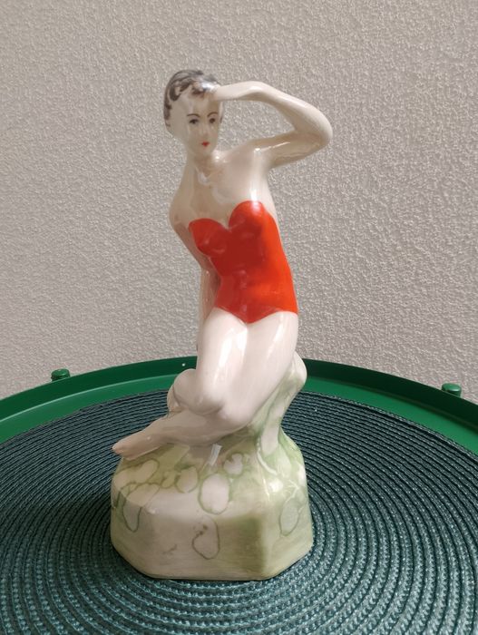 Figurka Kobieta na Skale