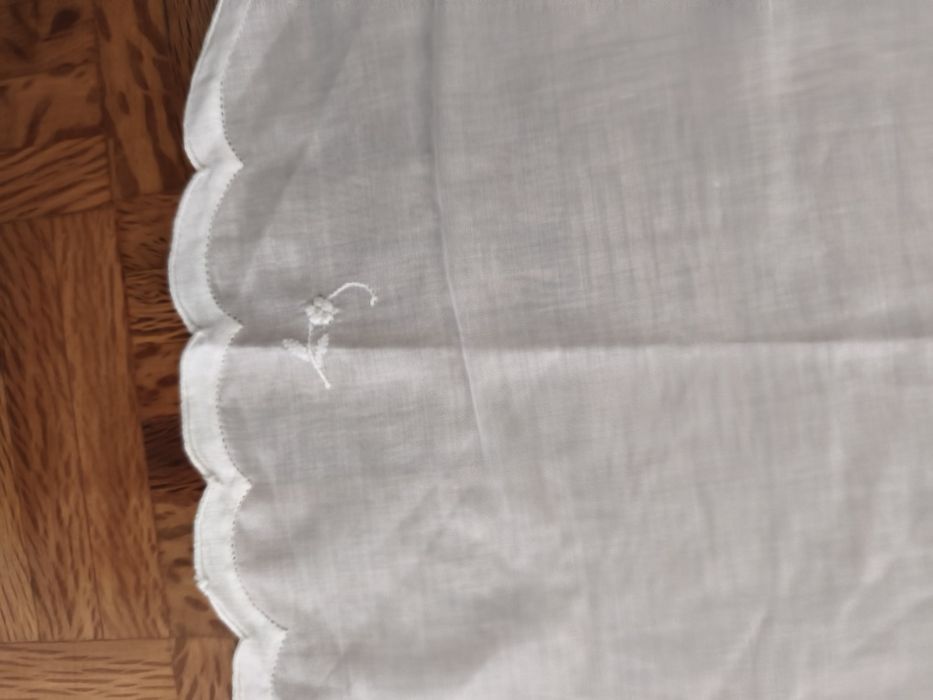 Três naperons em cambraia