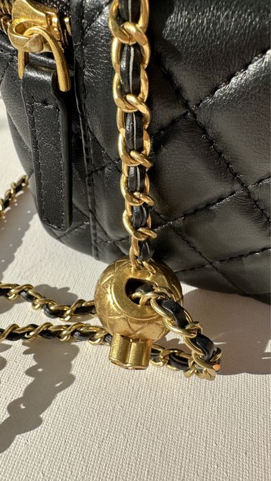 Kuferek czarny Chanel