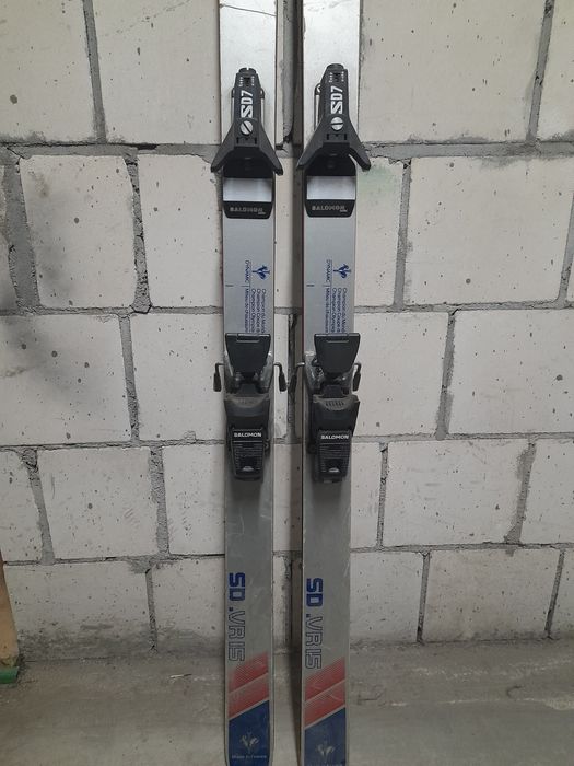 Narty VR15 dynamic 175 cm. Retro. PRL