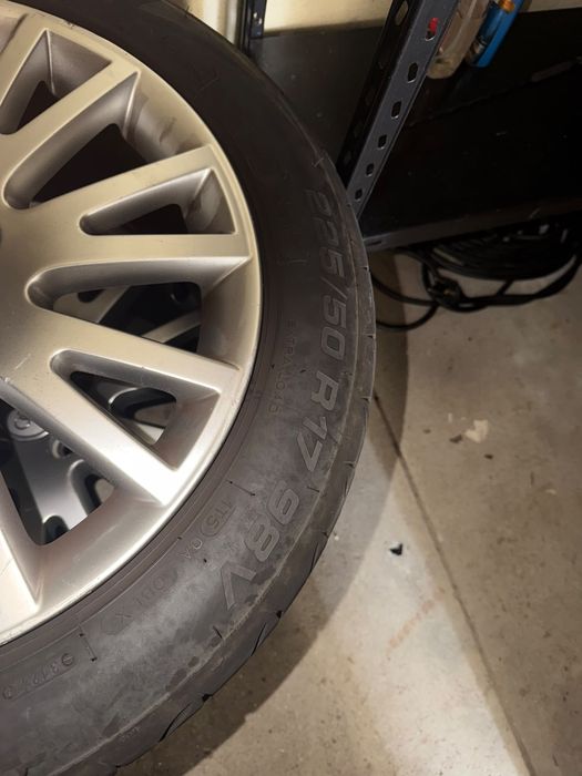 Pneus com jante 17”
