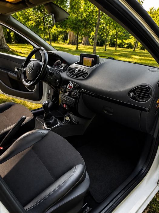 Renaul Clios sport tourer