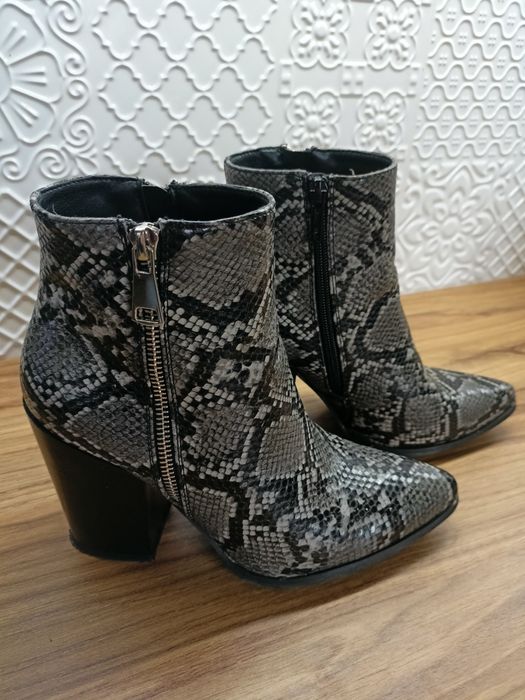 Botki damskie r. 39, wężowe, jak nowe
