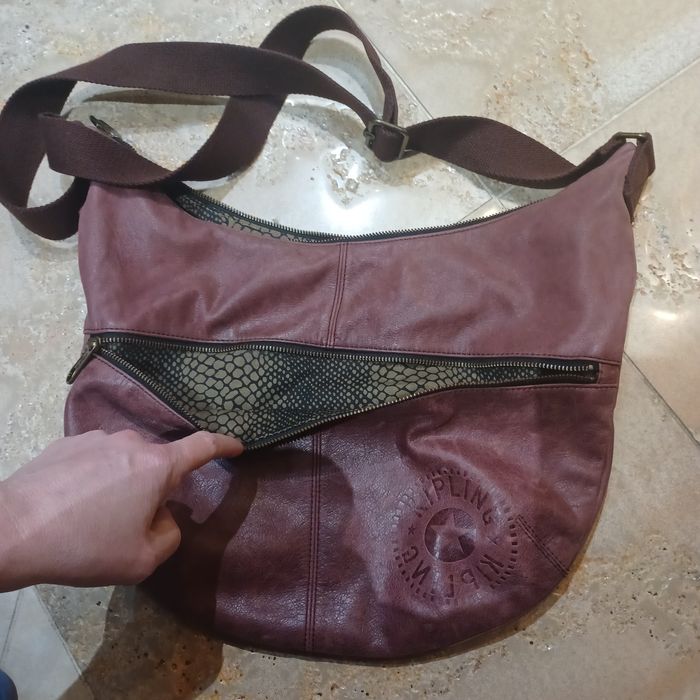 Duża torebka KIPLING skórzana  / salon 489 zł