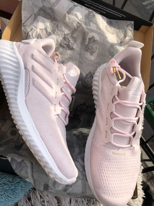 Кроссовки adidas  womens, легкие   оригинал.40 рр