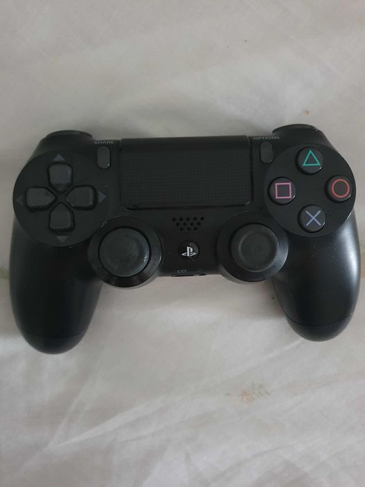 Comando original PS4 em excelente estado.