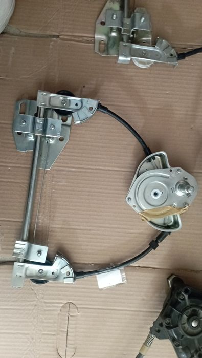 Склопідйомник стеклопідйомник 2110 лівий з мот 2109 зад прав лів 2123