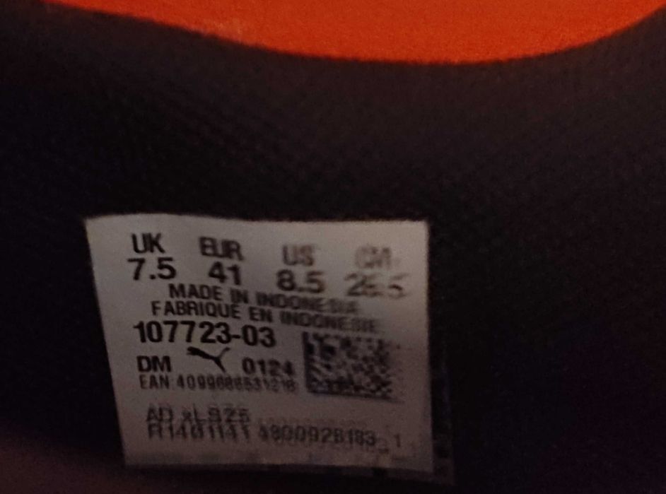 Buty do gry w piłkę na trawie