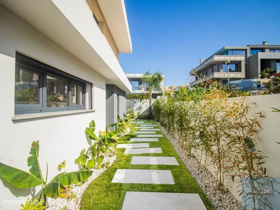 Moradia T5 com Piscina e Jardim no Arneiro