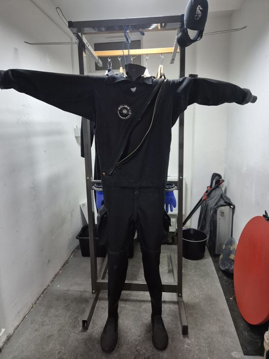 Skafander suchy Eques