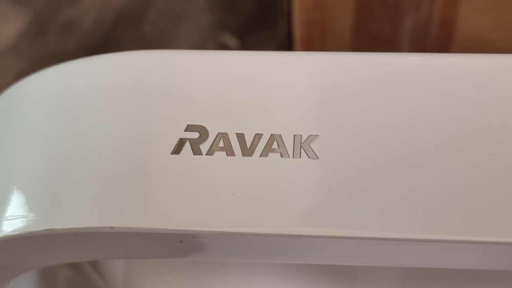 Мийка умивальник раковина Ravak 10° 650 білий з отвором
