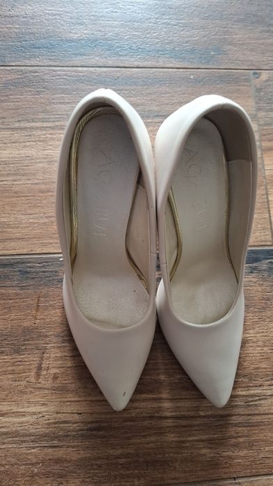 Buty ślubne na obcasie