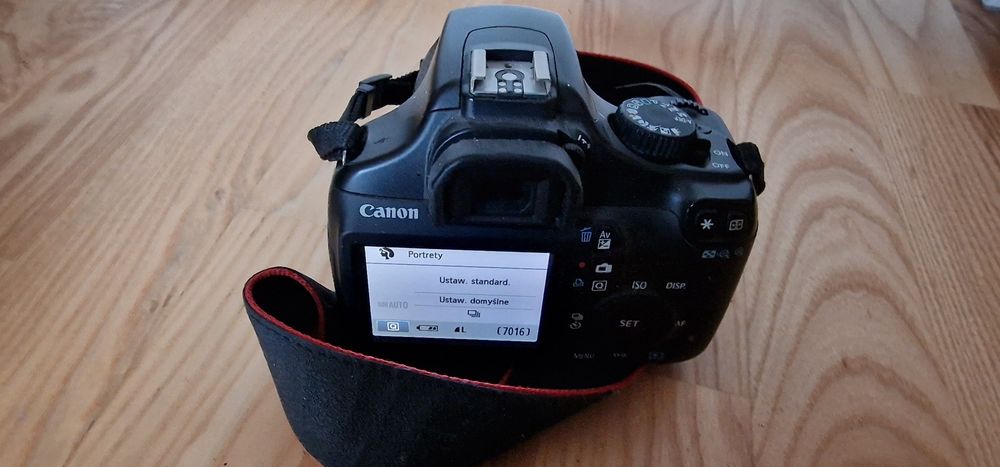 Aparat Canon EOS 1100D