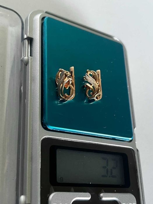 золоті сережки у формі вісімки 3,2 грам 585