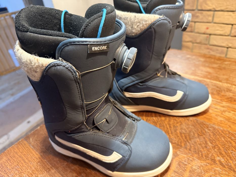 Buty snowboardowe  Vans Encore 37   23,5 cm