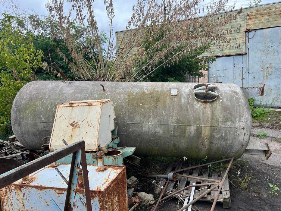 Продам бочку і ресивери