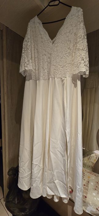 Sukienka Ślubna biała z rozcięciem