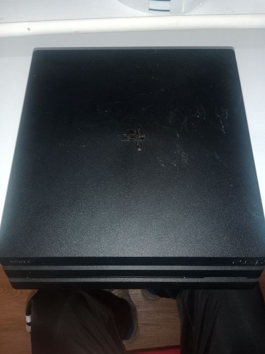 Ps4 Pro 1TB com 1 comando