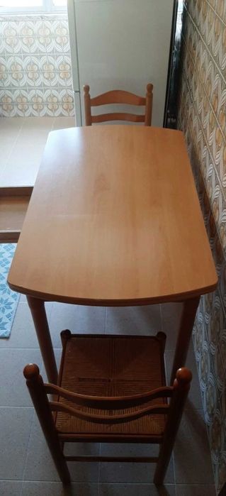 Mesa de Cozinha extensível com duas cadeiras