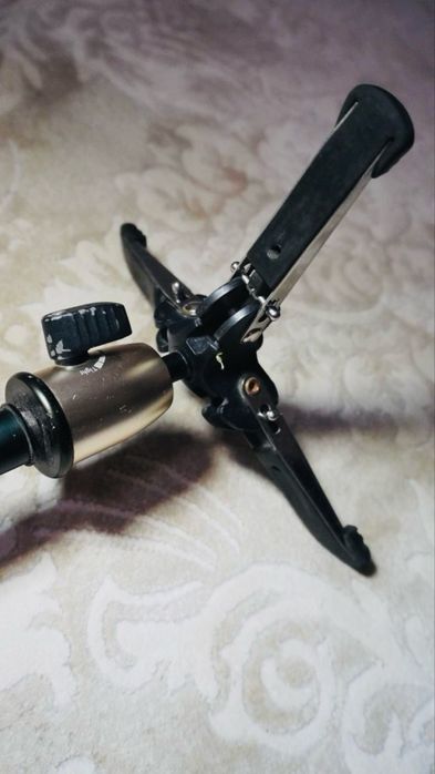 Продам монопод LYT -D293