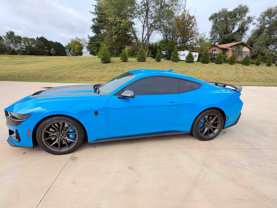 Ford Mustang      2024
