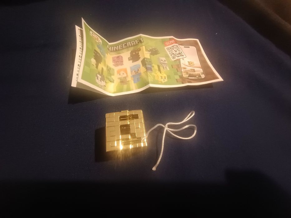 Złoty blok Minecraft Kinder joy