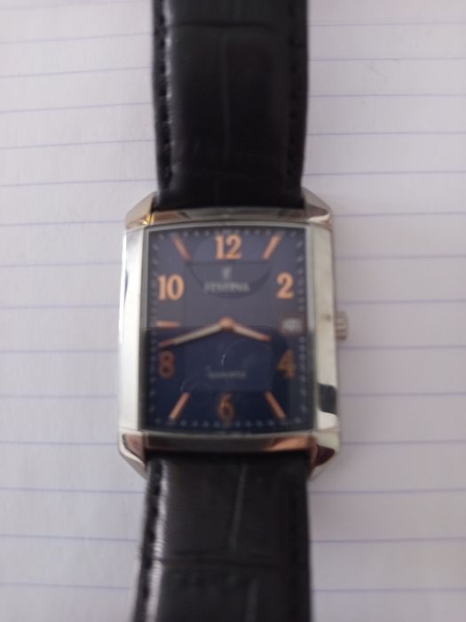 Relógio Festina como novo de cor azul com pulseira nova