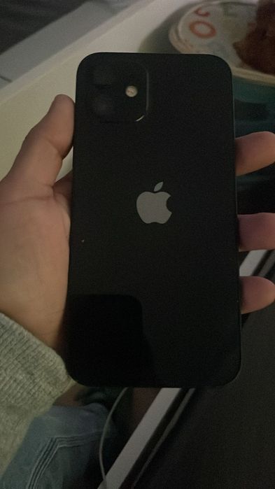 iPhone 12 praticamente novo
