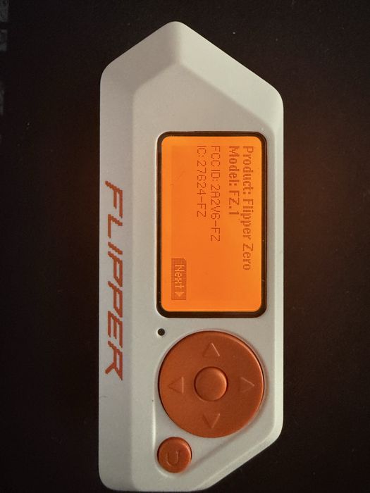 Prawie nowy Flipper Zero