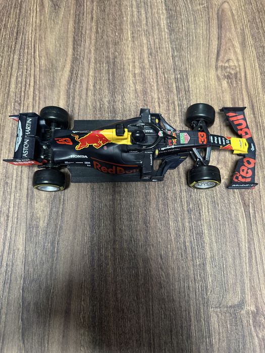 Модель болід Формула-1 Red Bull Racing Honda