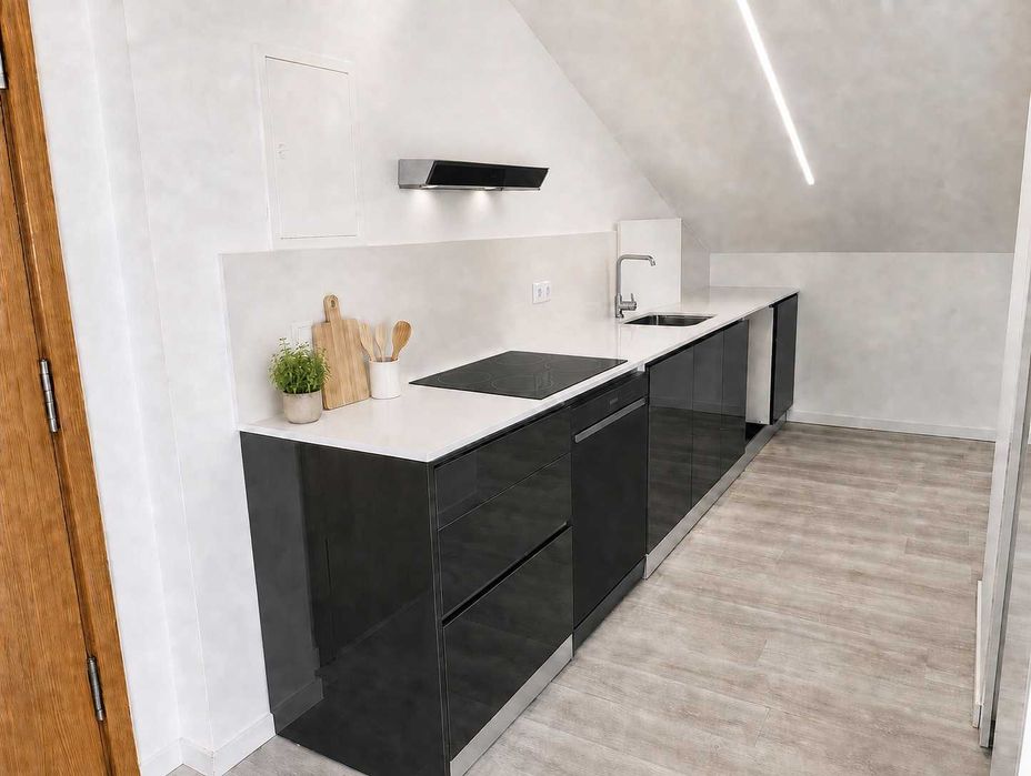 Estúdio renovado, como novo, bastante luminoso, para arrendar — Santa Clara, Leiria